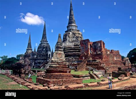 ภาพวาดวิหารวัดพระศรีสรรเพชญ ลวดลายอันประณีตและสีสันสดใส