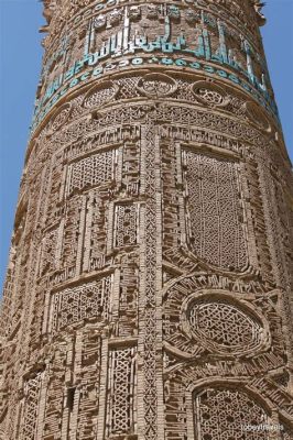  The Minaret of Aisha: A Symphony of Brick and Light, Woven into the Tapestry of Time!